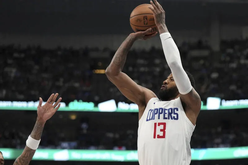 Clippers “Desperate” to Keep PG: GM Frank Respects His Decision